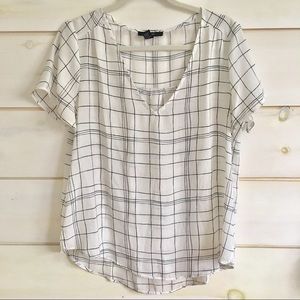 FOREVER 21 black/white vneck blouse large